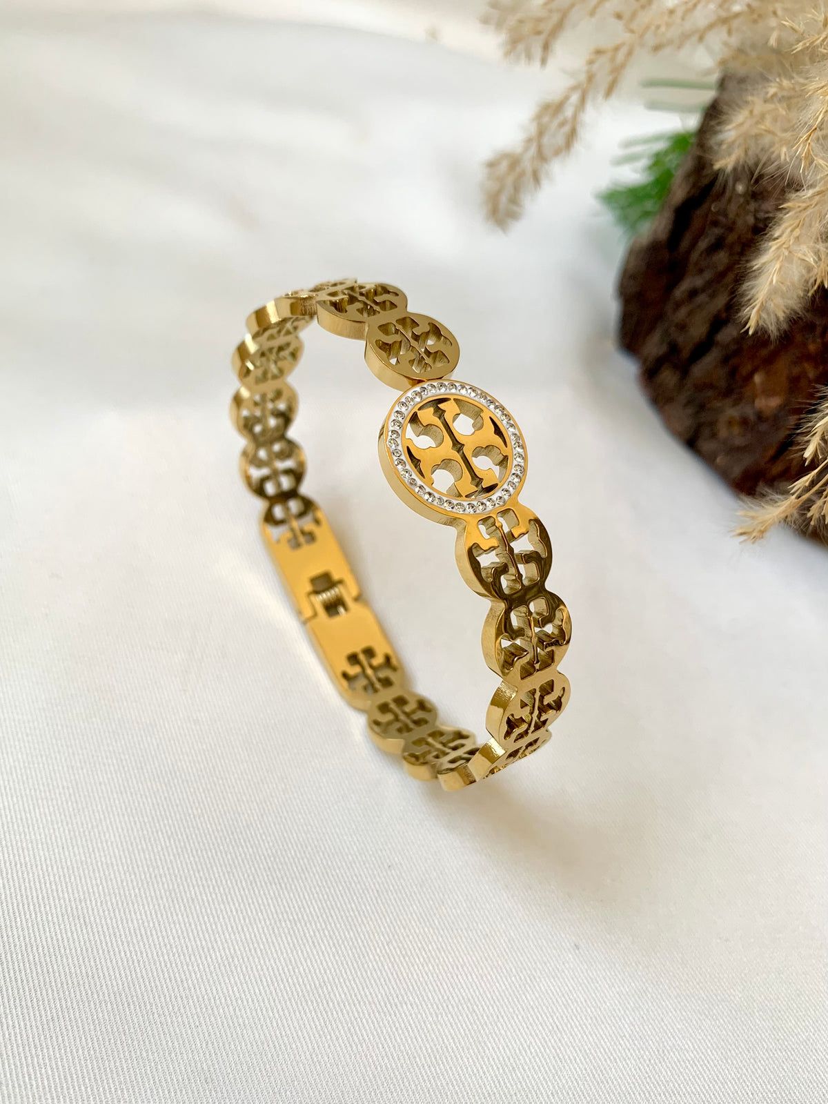 Premium design cuff's