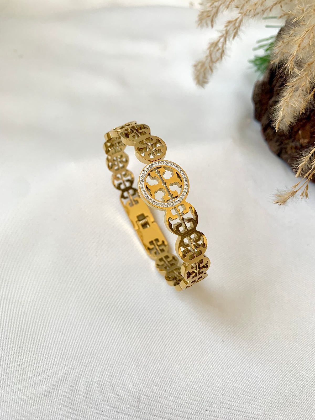 Premium design cuff's