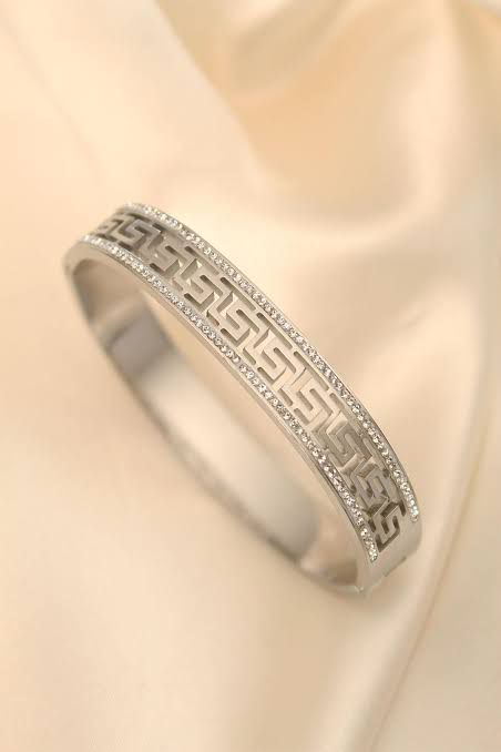 Gucci design bracelet