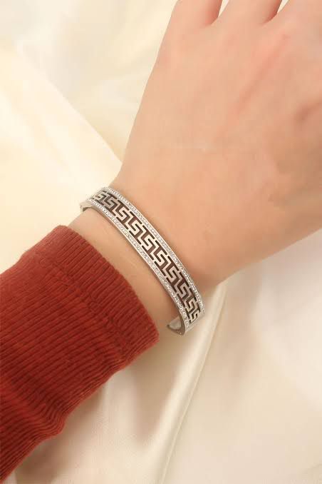 Gucci design bracelet